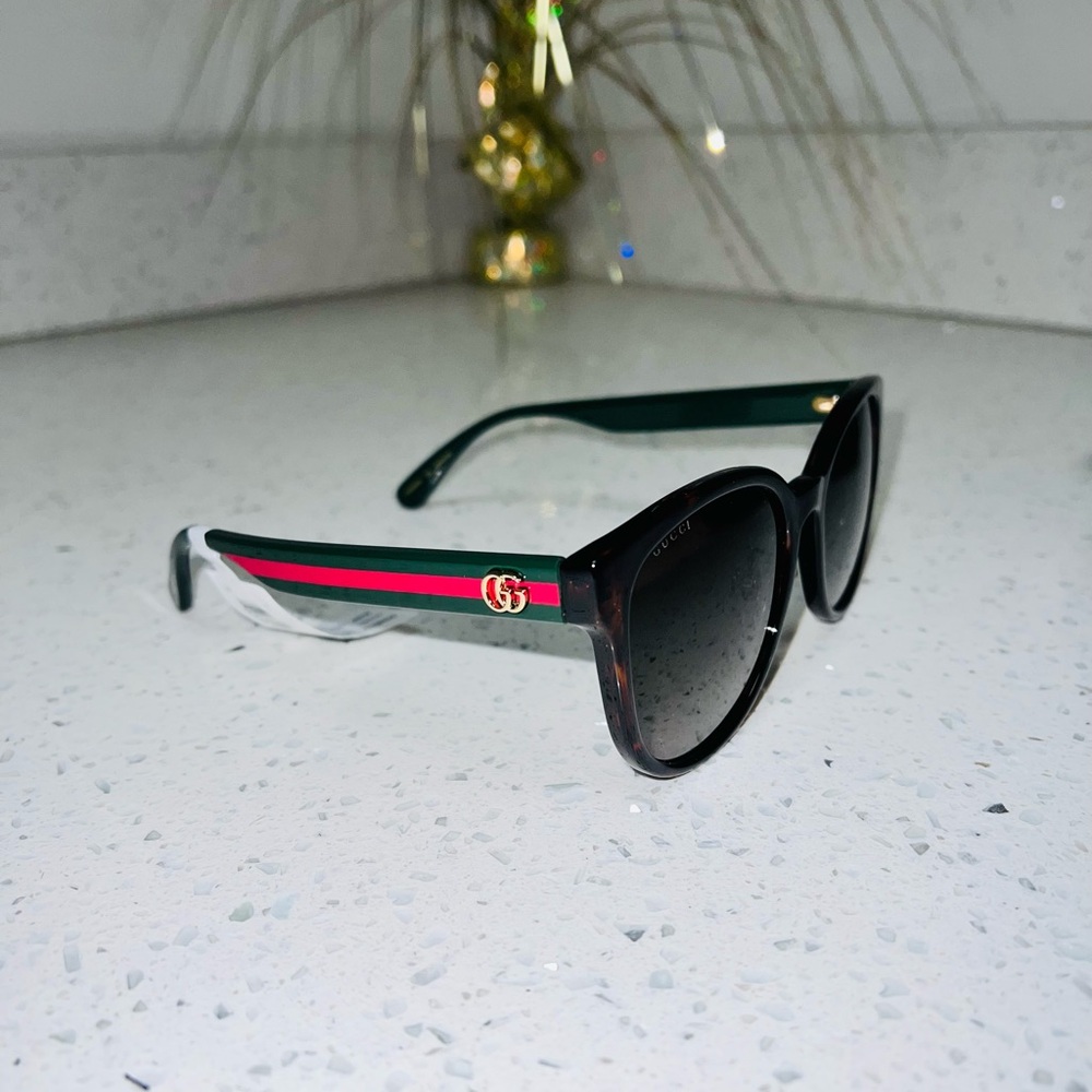 Gucci Women's Sunglasses - Havana Green/Brown Gradient  GG0854-003